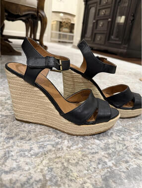 Tesori | Women's Black Open Toe Wedges | Size 7.5 | 1095